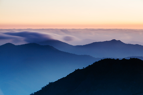 포토 JPG 해외이미지 나무 구름 꽃 호수 자연 하늘 불꽃 산 풍경 사람없음 여름 태양 뷰티 계곡 침묵 황혼 일몰 안개 전원 시골 호주 정상 오두막 언덕 해외202310 해외포토 자연요소 식물 계절 불 날씨 노을 소리 오세아니아 전기에너지 생태계 파일형식