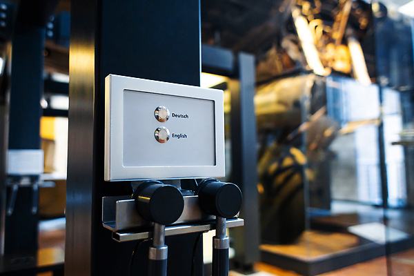 포토 JPG 해외이미지 라이프스타일 영어 교육 문화 이어폰 여행 컨셉 가이드 통신 수업 모바일 미술 사람 이벤트 사람없음 내부 스마트폰 스터디 여행객 헤드폰 소리 듣기 장비 수확 미술관 전시회 박물관 복고 오디오 옛날 번역 인터랙티브 해외202310 해외포토 직업 문자 음향기기 농업 모션 문화예술 생활 전자제품 핸드폰 스마트기기 학습 전시 파일형식