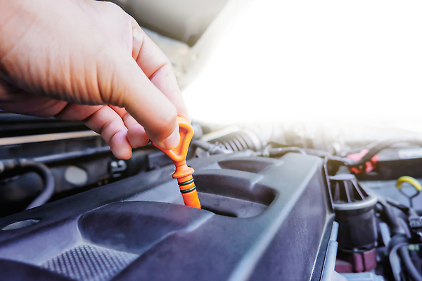 포토 JPG 해외이미지 직업 손 산업 부분 교통시설 자동차 노동자 사람 성인 사람없음 내부 상점 공구 업무 막대기 작업실 기술자 변화 당기기 수리 역 서비스 연료 고정 엔진 정비공 모터 유지 게이지 돌봄 자동 차고 해외202310 해외포토 육상교통 교통 컨셉 모션 신체부위 도구 작업 시설 파일형식