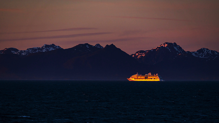 포토 JPG 해외이미지 구름 바다 여행 오렌지 자연 하늘 산 파노라마 풍경 사람없음 야외 빨간색 물 여름 햇빛 뷰티 평화 미국 일몰 안개 만 황무지 알래스카 빛망울 내추럴 웅장함 해외202310 해외포토 자연요소 계절 컬러 컨셉 북아메리카 과일 날씨 촬영기법 빛 태양 노을 생태계 파일형식