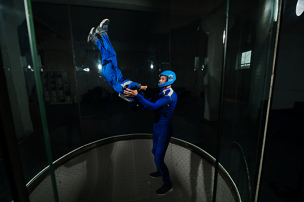 포토 JPG 해외이미지 행복 감정 안경 어린이 스포츠 운동화 수업 바람 실내 실험 소년 취미 두명 점프 검은색 강사 기쁨 장비 자유 개울 터널 야간 헬멧 스카이다이빙 항공 역동적 튜브 곡예비행 운동가 중력 해외202310 해외포토 자연요소 직업 잡화 교육 남자 길 컬러 신발 컨셉 모션 날씨 사람 내부 강 비행 보호장비 익스트림스포츠 파일형식