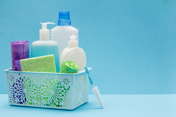 포토 JPG 해외이미지 하늘색 비닐봉투 사람없음 바구니 깨끗함 청소도구 청소 세제 오브젝트 담기 스펀지 해외202310 해외포토 컨셉 모션 봉투 파란색 도구 파일형식