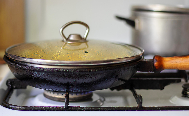 포토 JPG 해외이미지 접시 음식 백그라운드 채소 감자 요리 사람없음 노란색 주방 식당 검은색 식사 저녁식사 튀김 시골 뜨거움 프라이팬 황금 맛 기름 상품 굽기 먹기 철 준비 매움 슬라이스 점심식사 채식주의자 해로움 많음 맛있는 해외202310 해외포토 식기 컬러 컨셉 모션 주방용품 상점 구이 채식 파일형식