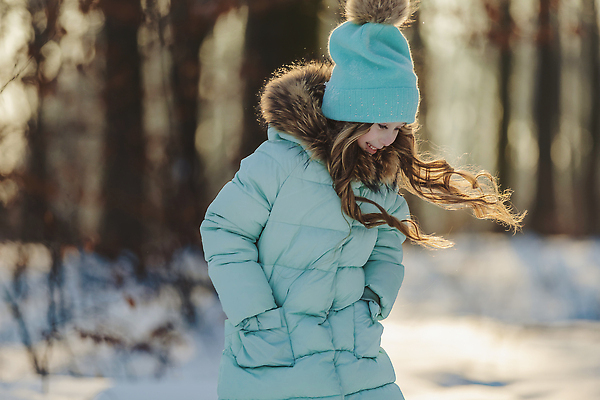 포토 JPG 해외이미지 나무 모자 행복 어린이 분홍색 백그라운드 크리스마스 겨울 가족 놀이 휴가 스키 휴식 새해 산 털 한명 미소 사람 소녀 초록색 파란색 뷰티 추위 소나무 숲 휴양지 서리 언니 1월 걸음마 터키석 눈내림 해외202310 해외포토 식물 1 잡화 계절 여자 기념일 감정 컬러 컨셉 관계 모션 겨울스포츠 눈_날씨 표정 장소 날짜 보석 자매 파일형식