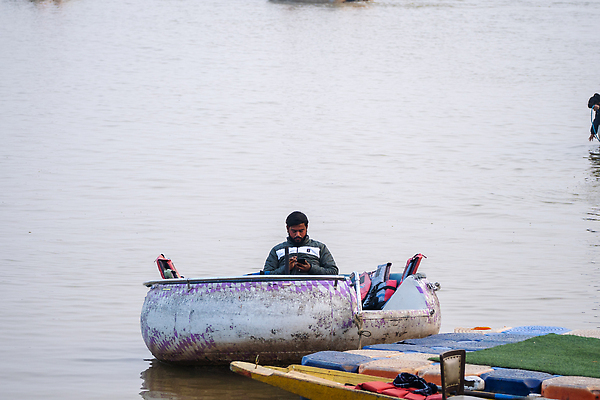 포토 JPG 해외이미지 커플 아시아 호수 여행 자연 하늘 아침 휴가 휴식 사람 사람없음 야외 물 강 뷰티 일출 항구 황혼 저수지 보트 저녁 인도인 랜드마크 뱃놀이 해외202310 해외포토 주간 자연요소 외국인 나라 컨셉 배_교통 관계 교통시설 동양인 노을 전통놀이 일몰 야간 생태계 파일형식