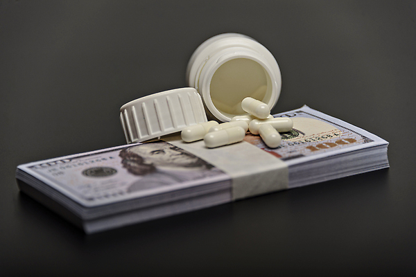 포토 JPG 해외이미지 돈 비즈니스 건강 사람없음 금융 알약 약 달러 약국 중독 조제 마약 복용 치료제 비용 해외202310 해외포토 의학 경제 재산 만들기 파일형식