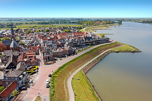 포토 JPG 해외이미지 전통 여행 건축양식 자연 거리 주택 안테나 풍경 사람없음 야외 건물 물 강 마을 도시 중세 역사 네덜란드 지역 타운 스카이라인 드론 조감도 해외202310 해외포토 자연요소 건축물 건축 유럽 통신 생태계 파일형식