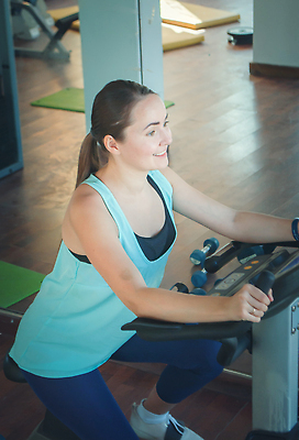 포토 JPG 해외이미지 백인 1 라이프스타일 여자 행복 스포츠 백그라운드 신체 실내 건강 한명 사람 성인 물 운동복 운동 뷰티 에너지 흰색 몸무게 날씬함 연습 클럽 체육관 해외202310 해외포토 자연요소 서양인 옷 감정 컬러 내부 생활 몸매 파일형식