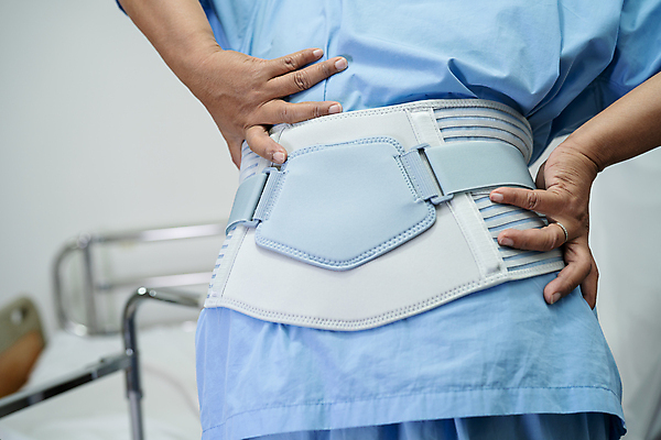 포토 JPG 해외이미지 무료이미지 여자 허리손 한명 상반신 성인 뒷모습 치료 고통 환자 잡기 질병 허리 허리보호대 허리부상 허리통증 성인여자한명만 해외202310 해외포토 1 감정 뷰포인트 포즈 의학 모션 사람 신체부위 상처 보호장비 여자한명만 성인여자만 파일형식