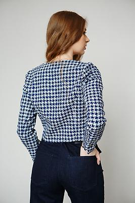 포토 JPG 해외이미지 모양 백인 모델 헤어스타일 옷 얼굴 포즈 백그라운드 신발 신체 비즈니스 바지 갈색머리 실내 따뜻함 한명 정장 사무실 뷰티 파티 유행 화장품 재킷 낭만 날짜 우아함 선탠 잡지 보석 스웨터 날씬함 스타일 해외202310 해외포토 서양인 1 컨셉 상의 하의 사람 이벤트 내부 신체부위 간행물 외투 광석 몸매 파일형식