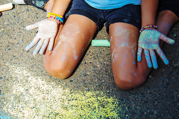 포토 JPG 해외이미지 손 배너 교육 행복 어린이 컬러 백그라운드 무지개 학교 가족 상상 놀이 거리 창조 미술 사람 사람없음 야외 컬러풀 태양 페인트 봄 흰색 아기 그리기 보행로 놀이터 그림 분필 땅바닥 카피스페이스 해외202310 해외포토 자연요소 계절 감정 길 관계 모션 문화예술 바닥 신체부위 공백 초크 파일형식