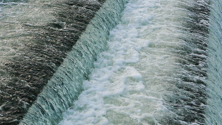포토 JPG 해외이미지 산업 파도 컨셉 자연 사람없음 야외 물 파란색 강 환경 봄 폭포 젖음 흐름 가을 신선 개울 떨어짐 댐 속도 현재 해외202310 해외포토 자연요소 계절 공공시설 바다 컬러 생태계 파일형식