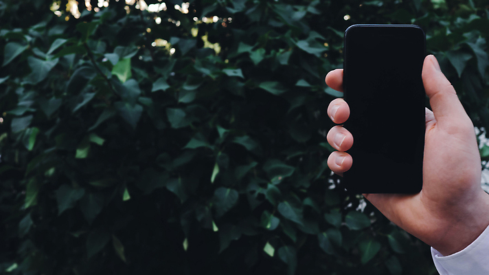 포토 JPG 해외이미지 백인 디자인 배너 남자 백그라운드 컨셉 벽지 모바일 아이디어 사람 성인 사람없음 야외 스마트폰 핸드폰 스크린 웹 공백 흰색 닫기 그림 승진 헤딩 목업 1인칭시점 카피스페이스 해외202310 해외포토 서양인 시선 컬러 인터넷 모션 전자제품 스마트기기 축구 파일형식