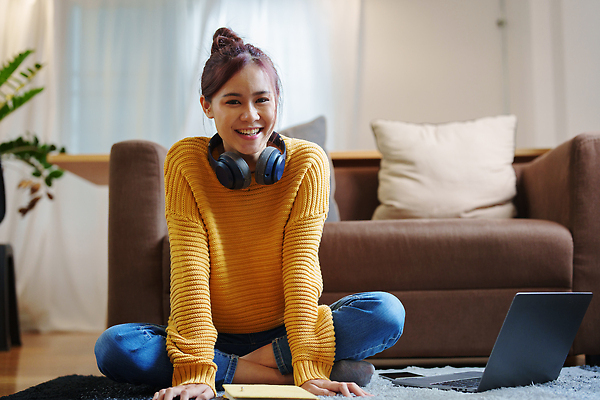 포토 JPG 해외이미지 학생 손 교육 음악 백그라운드 컨셉 거실 비즈니스 통신 창문 성공 회의 아침 휴식 아파트 주택 한명 앉기 동양인 성인 쇼핑 컴퓨터 소파 독서 뷰티 노란색 헤드폰 기계 물방울 잡기 작업 수증기 문학 아로마테라피 동영상 청소부 멀티미디어 터치스크린 카피스페이스 해외202310 해외포토 주간 직업 1 컬러 음향기기 의자 모션 문화예술 사람 인종 건물 신체부위 전자제품 공백 테라피 파일형식