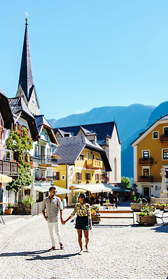 포토 JPG 해외이미지 전통 커플 응시 행복 유럽 호수 여행 백그라운드 건축양식 휴가 산 주택 풍경 야외 두명 파란색 도시풍경 뷰티 성당 교회 여행객 평화 마을 일출 탑 낭만 도시 보트 역사 오스트리아 재산 알프스 엽서 타운 잘츠부르크 해외202310 해외포토 건축물 시선 건축 감정 나라 컬러 컨셉 배_교통 관계 종교건축 사람 건물 금융 노을 편지 파일형식