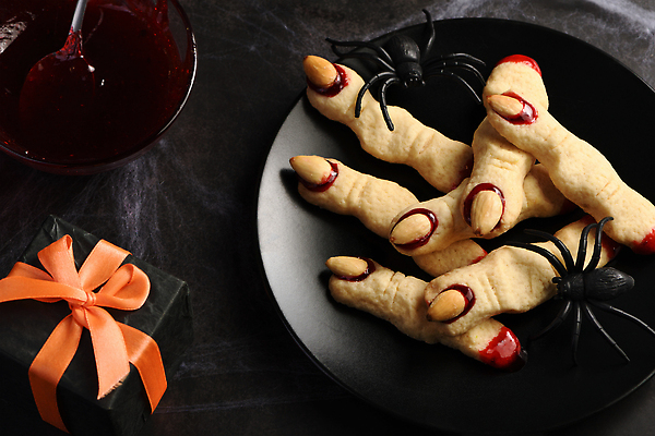 포토 JPG 해외이미지 음식 컨셉 장난 손가락 휴가 디저트 아이디어 건강 사람없음 파티 쌓기 쿠키 축제 빵집 할로윈 축하 달콤 맛 잼 설탕 유기농 잔치 마녀 서빙 아몬드 뷔페 핸드메이드 오싹 비건 맛있는 해외202310 해외포토 손 웰빙 모션 이벤트 상점 견과류 소스_음식 채식주의자 파일형식