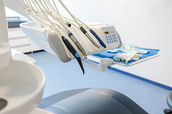 포토 JPG 해외이미지 직업 디자인 가구 의자 새로움 직장 실내 건강 치과 병원 사람없음 내부 치료 빛 컴퓨터 사무실 약 방 장비 공구 램프 업무 입 고급 치아 캐비닛 치과의사 외과 돌봄 송곳 위생관리 치아교정 구강학 해외202310 해외포토 생활용품 컨셉 회사 비즈니스 의학 모션 조명 관리 신체부위 전자제품 의사 도구 작업 소화기관 사물함 교정 파일형식