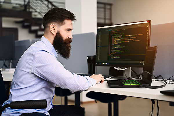 포토 JPG 해외이미지 디자인 백그라운드 셔츠 인터넷 비즈니스 수염 기술 한명 사람 컴퓨터 사무실 모니터 웹 성장 업무 네트워크 엔지니어 암호 어플리케이션 종업원 사이버 분석 C 개발 대본 소프트웨어 웹디자인 지원 프로그래머 프로그래밍 프로그램 네트워킹 코딩 해외202310 해외포토 직업 1 알파벳 컨셉 상의 전자제품 작업 기술자 컴퓨터교육 파일형식