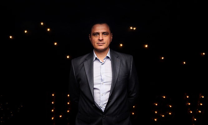 포토 JPG 해외이미지 백인 직업 라이프스타일 옷 남자 행복 유럽 얼굴 백그라운드 비즈니스 사업가 성공 한명 사람 앉기 정장 성인 금융 경제 사무실 뷰티 유행 검은색 재킷 잡기 비즈니스맨 자신감 우아함 가죽 경영자 안락의자 책임자 경영 고립 마케팅 스타일 해외202310 해외포토 서양인 1 감정 나라 컬러 컨셉 의자 모션 생활 신체부위 외투 직장인 리더 파일형식