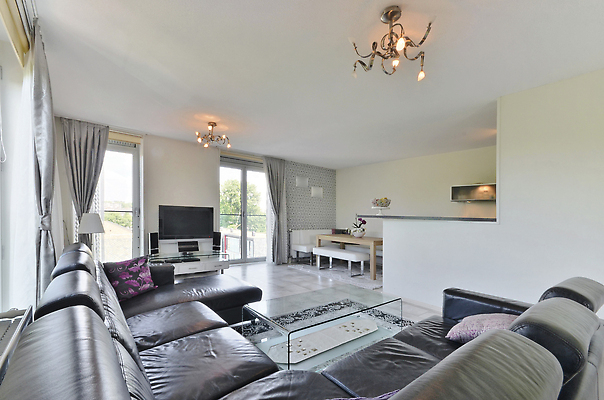 포토 JPG 해외이미지 의자 창문 식탁 탁자 사람없음 인테리어 소파 텔레비전 공간 방 커튼 해외202310 해외포토 디자인 가구 전자제품 파일형식