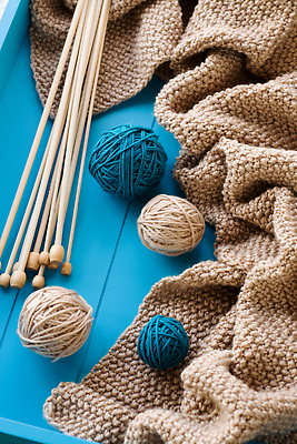 포토 JPG 해외이미지 겨울 공 가족 선물 사람없음 목재 장식 낭만 수확 뜨개질 천 질감 해외202310 해외포토 나무 계절 컨셉 농업 재료 관계 취미 직물 파일형식