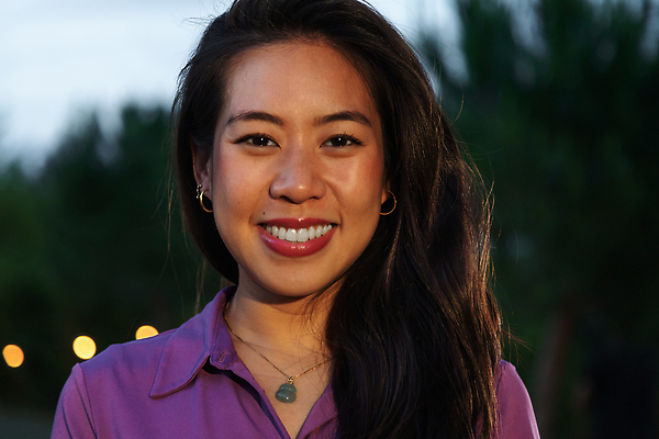 포토 JPG 해외이미지 라이프스타일 긴머리 응시 여자 행복 얼굴 자연 한명 미소 사람 동양인 성인 야외 앞모습 가로 뷰티 중국 어둠 일몰 기쁨 개성 직진 해외202310 해외포토 1 헤어스타일 시선 감정 아시아 뷰포인트 표정 인종 생활 신체부위 노을 생태계 파일형식