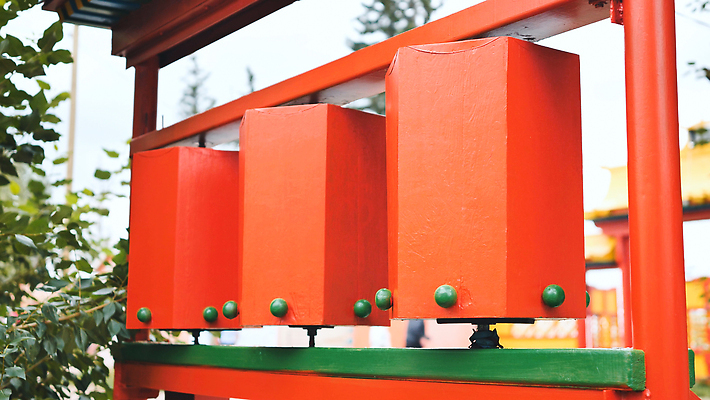 포토 JPG 해외이미지 전통 아시아 종교 문화 선 여행 불교 건축양식 통 동양인 사람없음 빨간색 뷰티 믿음 금속 기도 사찰 바퀴 원형 영혼 역사 축복 승려 몽골 집중 심볼 묘사 명상 오브젝트 회전 드럼 신성 대본 순례자 숭배 신앙심 실린더 줄서기 카트만두 해외202310 해외포토 도형 건축 감정 나라 컬러 컨셉 종교건축 모션 재질 타악기 인종 성직자 네팔 파일형식