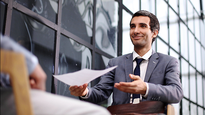 포토 JPG 해외이미지 직업 라이프스타일 남자 지도 인터넷 비즈니스 성공 부동산 설계 함께함 실내 한명 사람 성인 두명 가로 금융 노트북 컬러풀 사무실 독서 우정 계산기 비즈니스맨 구매 토론 책상 분석 동료 계약 경영자 문서 투자 결재 서명 심각 조언 성인만 브레인스토밍 해외202310 해외포토 1 컬러 가구 컨셉 관계 문구용품 내부 생활 경제 친구 전자제품 쇼핑 장비 직장인 재산 리더 파일형식