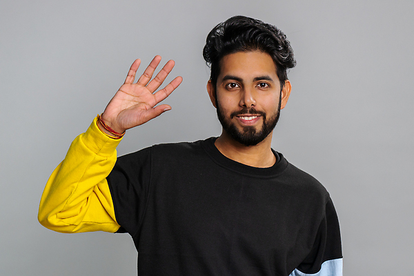 포토 JPG 해외이미지 라이프스타일 남자 물결 포옹 회색배경 갈색머리 실내 한명 사람 유행 세일 귀여움 거래 인사 최고 자신감 연결 유혹 질문 인도인 스웨터 시작 긍정 초대 부름 환영 보여주기 히스패닉 프리랜서 혼자 힌두교 스타일 카피스페이스 제의 자극 해외202310 해외포토 외국인 직업 1 헤어스타일 감정 종교 백그라운드 컨셉 상의 안기 모션 동양인 내부 생활 공백 회색 예절 파일형식