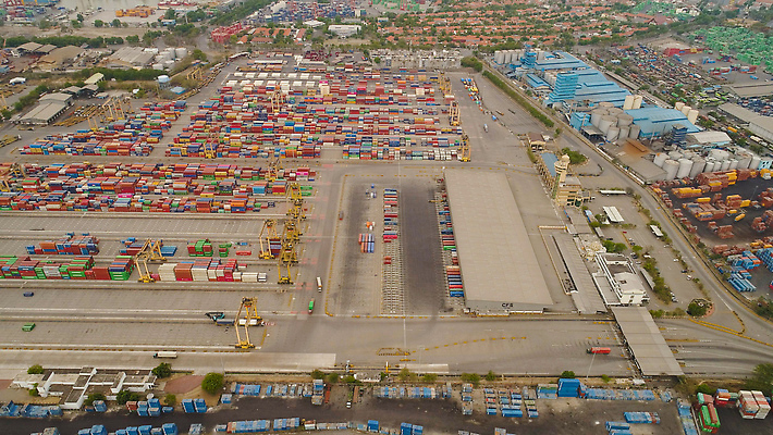 포토 JPG 해외이미지 산업 바다 비즈니스 교통시설 사람없음 물 화물 컨테이너 창고 기중기 무역 함선 상업 인도네시아 수납 포트 물류 조감도 터미널 해외202310 해외포토 자연요소 아시아 교통 배_교통 운송업 중장비 시설 파일형식