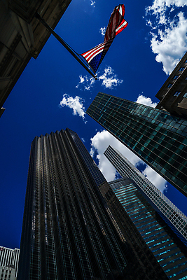 포토 JPG 해외이미지 해외 유럽 북아메리카 비즈니스 하늘 풍경 사람없음 건물 탑 고층빌딩 미국 도시 뉴스 성조기 보고서 뉴욕 맨해튼 대통령 정치 정치가 해외202310 해외포토 직업 건축물 나라 아메리카 빌딩 국기 파일형식