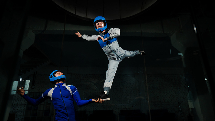 포토 JPG 해외이미지 여자 남자 스포츠 운동화 이동 유리 하늘 수업 바람 실내 취미 두명 세로 운동 점프 강사 흐름 우주비행사 개울 터널 분위기 헬멧 스카이다이빙 항공 흥분 다이빙 역동적 낙하산 튜브 곡예비행 대패 무료 중력 해외202310 해외포토 자연요소 직업 교육 감정 길 신발 컨셉 모션 재질 날씨 건강 사람 내부 강 우주 수영 비행 보호장비 익스트림스포츠 수중스포츠 파일형식