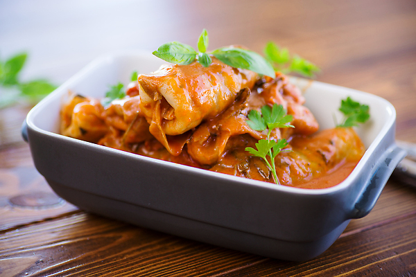 포토 JPG 해외이미지 전통 접시 문화 음식 백그라운드 잎 토마토 채소 탁자 밥 파슬리 건강 육류 돼지고기 요리 사람없음 목재 주방 식사 저녁식사 기댐 봄 신선 맛 먹기 가득함 양배추 롤 광택 레시피 점심식사 폭식 다진 러시아인 스터핑 우크라이나 채식주의자 핸드메이드 비건 맛있는 해외202310 해외포토 서양인 나무 식물 식기 계절 유럽 가구 컨셉 식재료 재료 모션 채식 파일형식