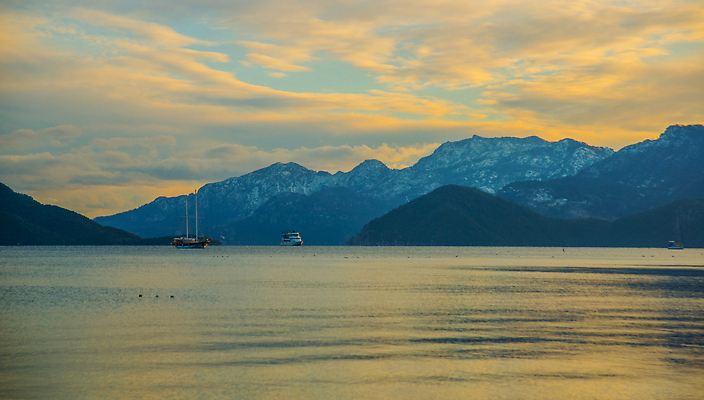 포토 JPG 해외이미지 구름 바다 여행 겨울 건축양식 자연 휴가 산 풍경 사람없음 야외 건물 물 파란색 뷰티 여행객 맑음 일몰 산책로 바위 도시 중세 역사 정상 저녁 휴양지 타운 칠면조 랜드마크 옛날 튀르키예 해외202310 해외포토 자연요소 건축물 계절 건축 아시아 길 컬러 조류 날씨 사람 노을 장소 돌_바위 야간 생태계 파일형식
