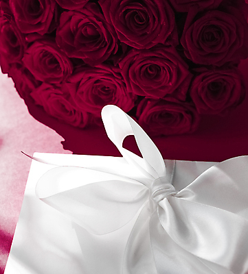 포토 JPG 해외이미지 행복 리본 꽃다발 사랑 사람없음 빨간색 선물상자 로맨틱 해외202310 해외포토 꽃 감정 컬러 컨셉 선물 상자 파일형식