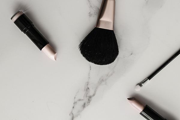 포토 JPG 해외이미지 백그라운드 사람없음 립스틱 고급 대리석 메이크업브러쉬 해외202310 해외포토 컨셉 재료 화장품 붓 파일형식