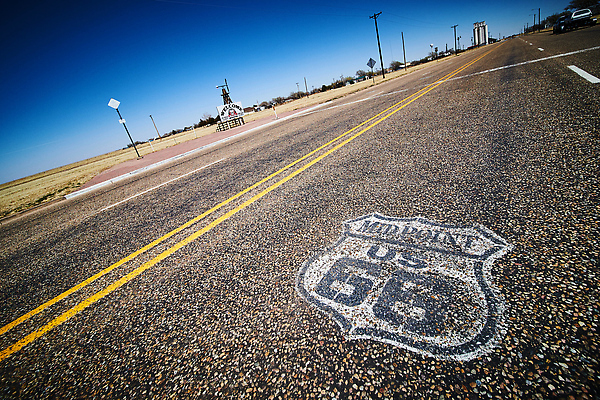 포토 JPG 해외이미지 도로 길 선 여행 교통시설 자동차 하늘 거리 사람없음 운전 시골 고속도로 역사 방향 교차로 속도 우표 루트 방법 서쪽 철책 텍사스 수평선 비어있는 해외202310 해외포토 육상교통 교통 모션 미국 시설 파일형식