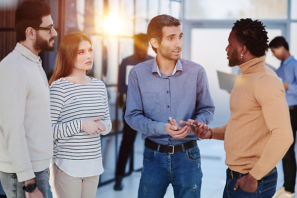 포토 JPG 해외이미지 백인 직업 응시 여자 교육 남자 행복 무기 흑인 비즈니스 사업가 성공 협력 노동자 함께함 실내 서기 미소 사람 여러명 성인 사무실 뷰티 우정 비즈니스맨 비즈니스우먼 자신감 그룹 군중 대표 스마트 동료 문제 다민족 소셜 전용 진짜 해외202310 해외포토 서양인 시선 감정 다수 컨셉 관계 모션 표정 내부 친구 직장인 파일형식