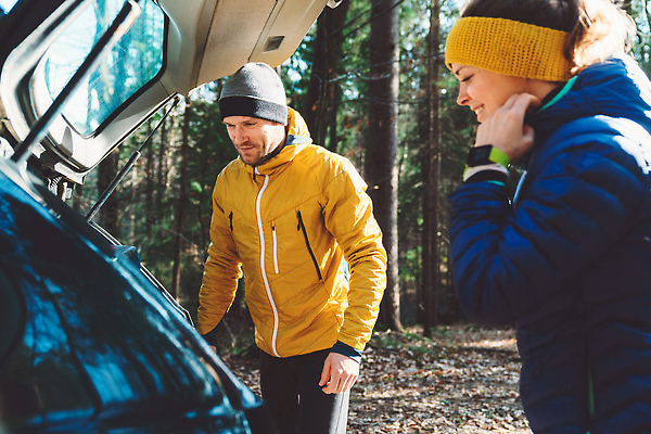 포토 JPG 해외이미지 백인 라이프스타일 남자 행복 도로 야생동물 여행 밭 배낭 자동차 자연 휴가 휴식 수염 앉기 취미 야외 두명 뷰티 환경 일몰 하이킹 장비 자유 시골 언덕 산악가 힙스터 해외202310 해외포토 서양인 동물 패션 감정 길 육상교통 컨셉 농업 가방 교통시설 모션 레저 사람 생활 노을 생태계 파일형식