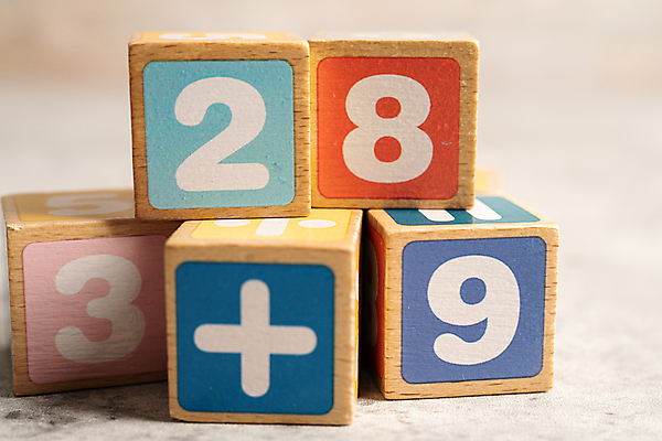 포토 JPG 해외이미지 무료이미지 사람없음 숫자 쌓기 블록 수학 수학교육 수학기호 해외202310 해외포토 문자 기호 교육 교과목 모션 파일형식 무료콘텐츠