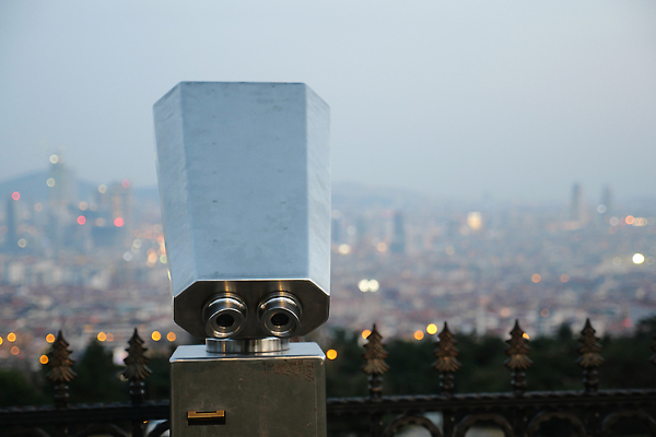 포토 JPG 해외이미지 응시 거리 풍경 사람없음 건물 여행객 탑 금속 동전 쌍안경 망원경 가을 관찰 도시 확대 은색 큼 시력 비전 스카이라인 일반 광학 해외202310 해외포토 건축물 시선 계절 컬러 돈 모션 재질 사람 크기 파일형식