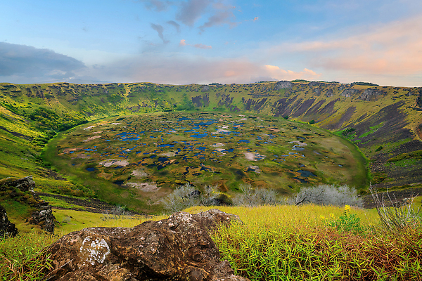 포토 JPG 해외이미지 공원 섬 여행 자연 부활절 국립공원 사람없음 야외 일출 일몰 남아메리카 역사 재산 신비 화산 태평양 칠레 고고학 랜드마크 파멸 해외202310 해외포토 공공시설 교육 기념일 바다 컨셉 산 아메리카 금융 노을 생태계 파일형식 소멸