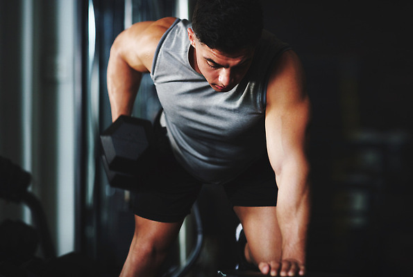 포토 JPG 해외이미지 남자 근육 한명 들기 상반신 성인 옆모습 운동 아령 헬스장 자신감 성인남자한명만 해외202310 해외포토 1 감정 뷰포인트 모션 건강 사람 헬스 남자한명만 성인남자만 파일형식