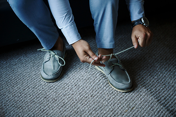 포토 JPG 해외이미지 남자 시계 신랑 결혼 신발 결혼식 한명 앉기 성인 하반신 축하 준비 신발끈묶기 성인남자한명만 해외202310 해외포토 1 컨셉 모션 사람 이벤트 묶기 신발끈 남자한명만 성인남자만 파일형식