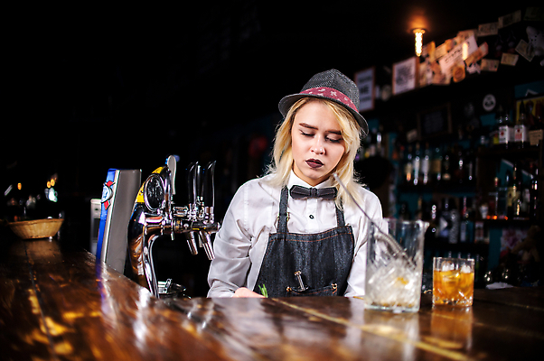 포토 JPG 해외이미지 직업 음료 한명 식당 칵테일 우아함 섞기 해외202310 해외포토 1 컨셉 주류 사람 상점 파일형식