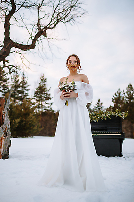 포토 JPG 해외이미지 응시 꽃 악기 음악 꽃다발 웨딩드레스 결혼 꽃무늬 자연 결혼식 넥타이 친절 사랑 가면 한명 장식 컬러풀 뷰티 파티 냉동 낭만 코트 피아노 황금 보호 숲 복고 북쪽 뮤지컬 해외202310 해외포토 식물 1 시선 잡화 드레스 감정 컬러 컨셉 무늬 문화예술 사람 이벤트 외투 건반악기 방향 생태계 파일형식