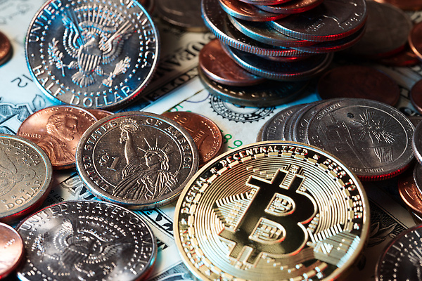 포토 JPG 해외이미지 컨셉 지폐 돈 인터넷 비즈니스 성공 사람없음 금융 경제 달러 디지털 동전 웹 유로 성장 시장 재산 황금 암호 발굴 심볼 사인 무역 투자 상업 전자 토막 계산서 구역 매각 가상 해외202310 해외포토 산업 파일형식