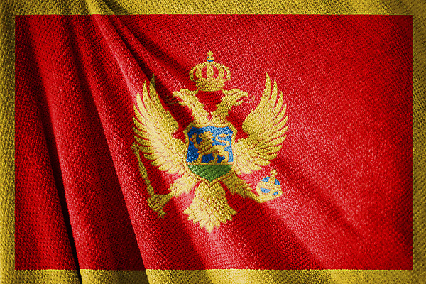 포토 JPG 해외이미지 배너 유럽 별 여행 컨셉 일러스트 표면 새로움 경고 사람없음 빨간색 파란색 수건 글로벌 약 여행객 줄무늬 깃발 직물 역사 질병 실크 천 심볼 메인 대륙 몬테네그로 옛날 전국 전염병 코로나바이러스 락다운 해외202310 해외일러스트 자연요소 나라 컬러 무늬 의학 사람 위생용품 바이러스 파일형식