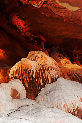 포토 JPG 해외이미지 공원 여행 자연 국립공원 사람없음 미국 어둠 바위 동굴 크리스탈 아래 부식 질감 내추럴 뉴멕시코 석회암 전국 종유석 지질학 해외202310 해외포토 공공시설 교육 북아메리카 암석 돌_바위 광석 방향 생태계 위치 파일형식