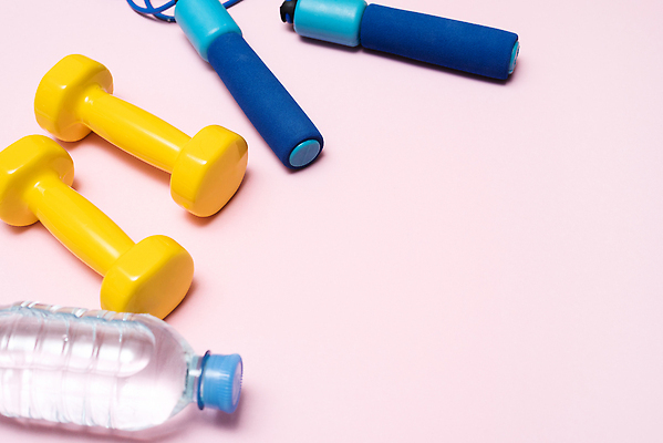 포토 JPG 해외이미지 템플릿 라이프스타일 디자인 여자 음료 밧줄 스포츠 분홍색 백그라운드 운동화 컨셉 다이어트 비즈니스 장신구 텍스트 건강 취미 사람없음 물 세트 운동 우주 점프 힘 아령 장비 정상 몸무게 연습 오브젝트 체육관 위치 구성 해외202310 해외포토 자연요소 줄 컬러 신발 모션 사람 생활 파일형식